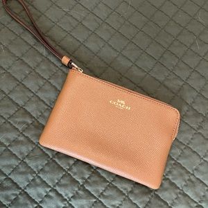 Coach clutch/wristlet